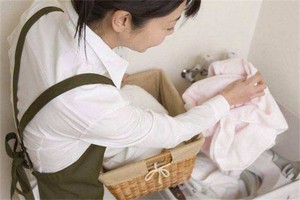 防晒霜弄到黑色裤子上怎么洗