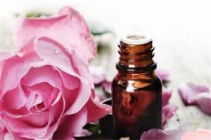 玫瑰精油白天可以用吗，玫瑰精油可以淡斑吗
