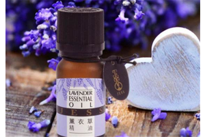 薰衣草精油可以直接涂在脸上吗，​薰衣草精油涂脸上怎么涂