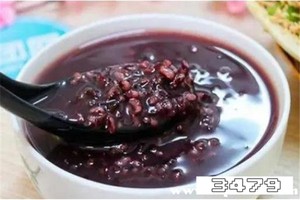 喝黑米粥一个月的变化，女人连吃黑米一个月效果