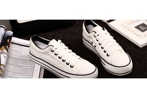 冬季小白鞋怎么穿搭，冬季小白鞋穿搭方法