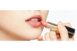 涂口红不掉色的小技巧，怎么涂口红不易掉色