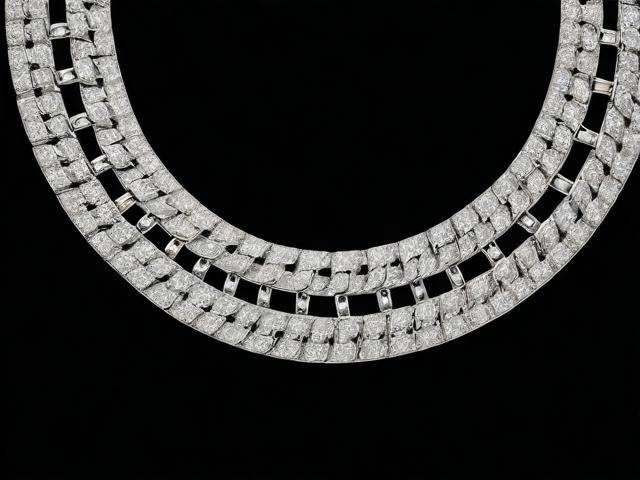 宝格丽慈善款项链，闪耀的慈善银辉