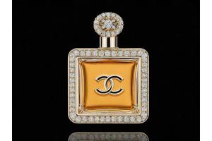 {香奈儿5号香水胸针，不止于香的奢华配饰}
