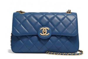 {香奈儿男士蔚蓝，深邃与不羁的味道}